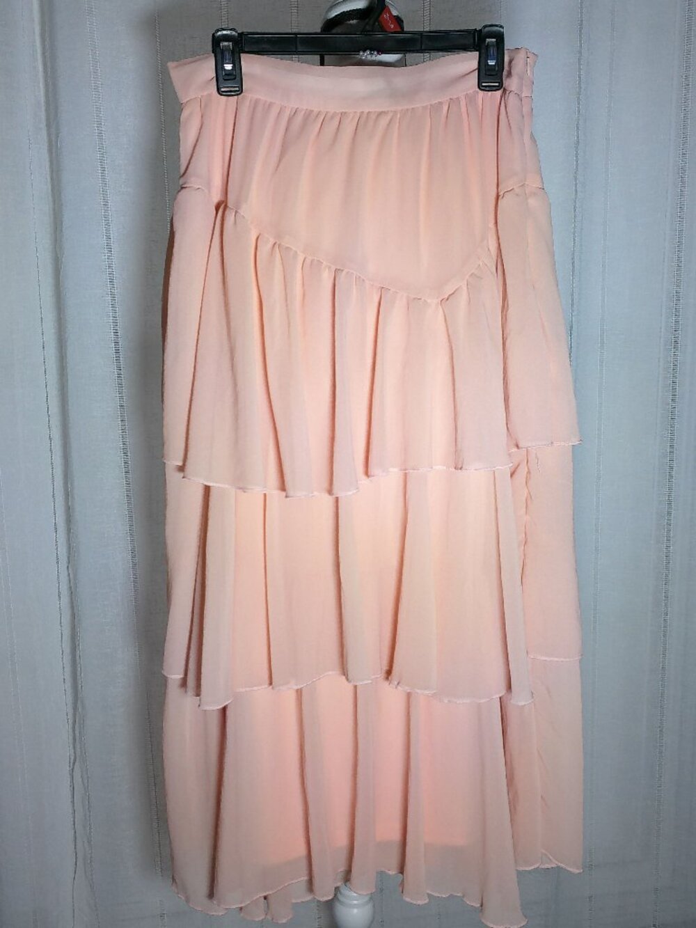 BOOHOO Skirt Midi w/(3) Tiers Side Zip Waist Lined Light Peach NWOT 10